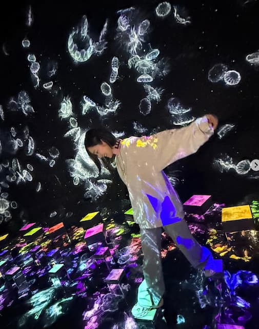 チームラボに妖精現る！？あの大人気女優のオフショットが話題に