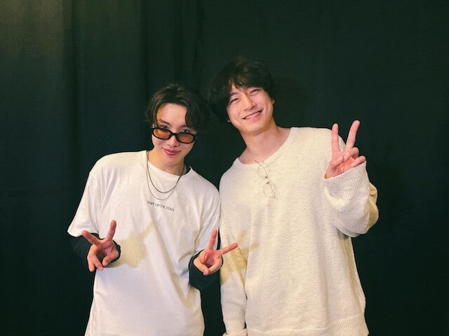 坂口健太郎がJ-HOPEとの貴重なツーショットを披露