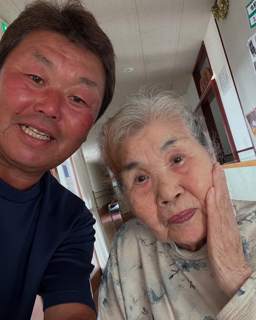 元野球界の愛され大砲の、親孝行姿を見習おう！！