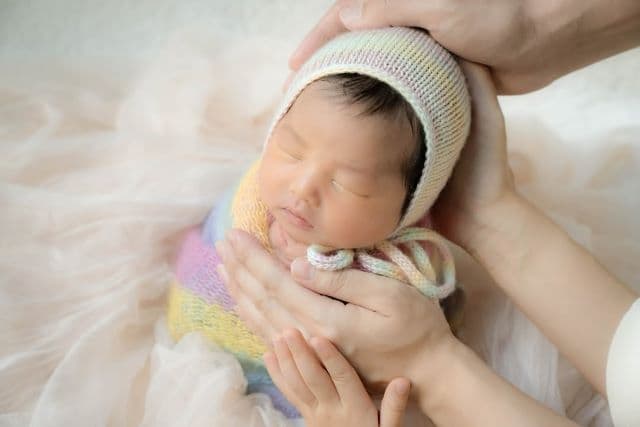 「尊いとはこの事」菊地亜美、最初で最後の顔出し！次女のニューボーンフォトを公開！