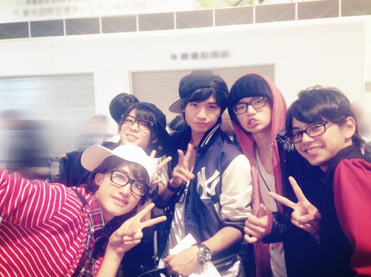 「5分の4メガネレアすぎ！」セクゾ、約10年前のエモ写真を公開📸🌟マリウス葉の退所まであと1日😭