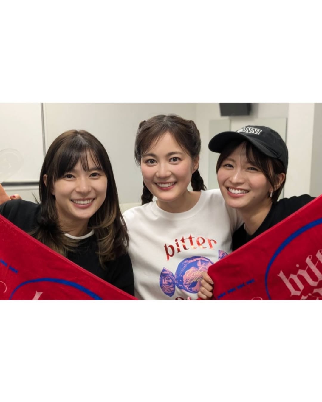 岡崎紗絵、いくちゃんライブへ！友人のあの女優さんも入ってのスリーショット！