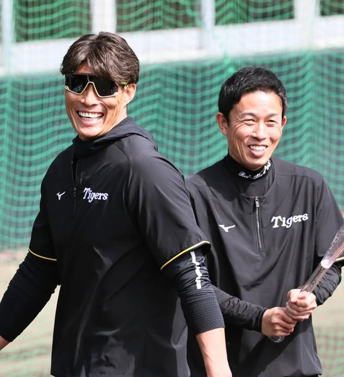 糸井嘉男、阪神のトレーニングウェア姿を公開 大山と談笑する姿に反響続々