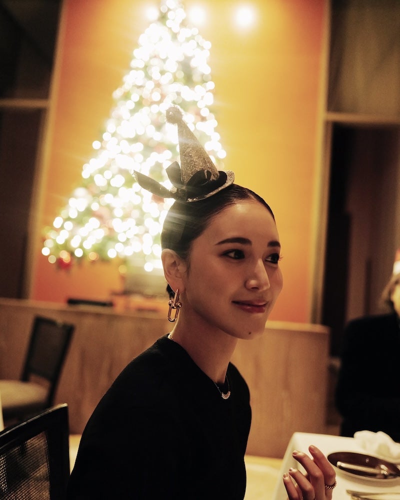 モデルでダンサーの藤井夏恋 クリスマスの思い出ショットを公開