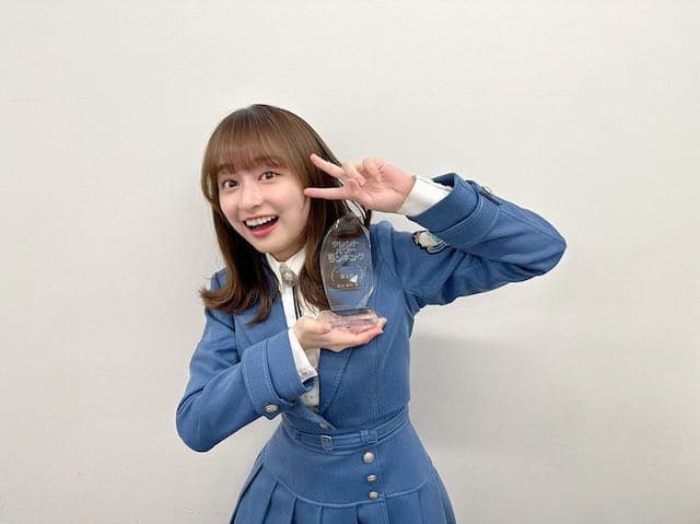 影山優佳が「女性タレント 急上昇ランキング」で1位に🏆喜びを表す1枚が話題に🌟