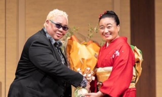 里村明衣子、引退パーティーでアジャコングから花と感動のスピーチ
