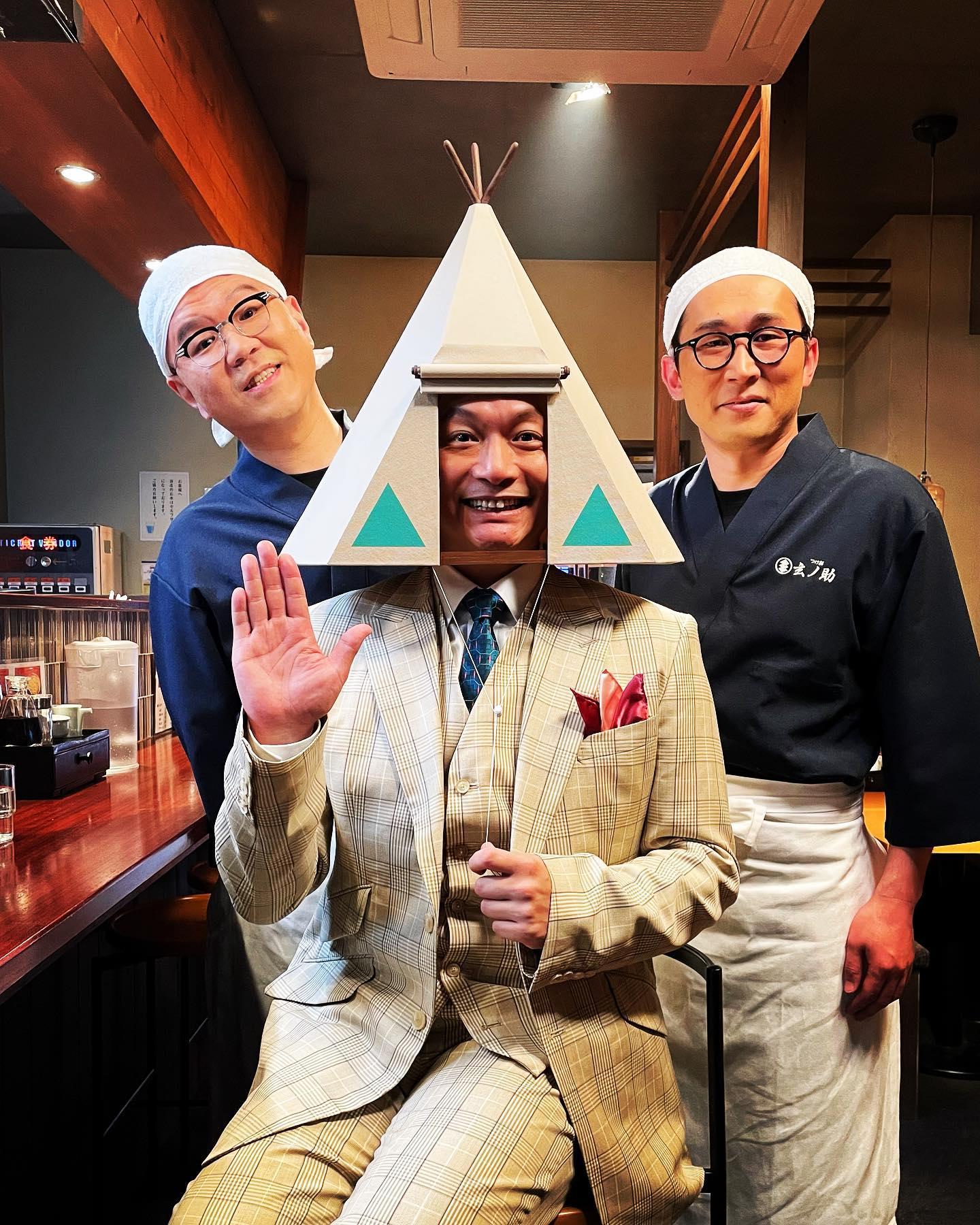 香取慎吾さんが謎のキャラ「ベイスさん」としてCM出演✨シソンヌ、髙橋ひかるさんと共演も！