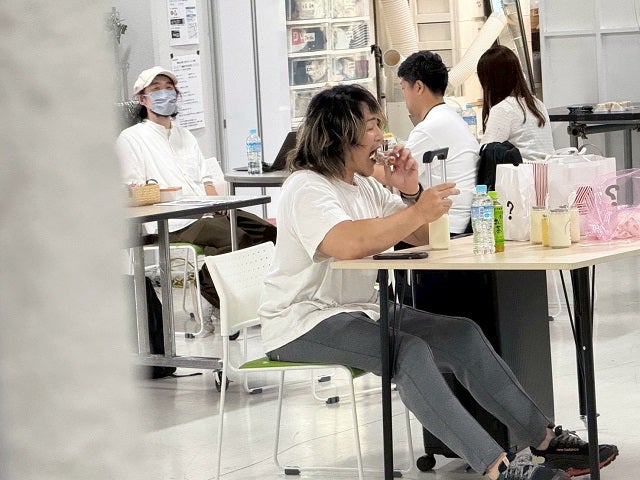 「可愛らしいお姿」スタッフが激写したプロレスラー・棚橋弘至の