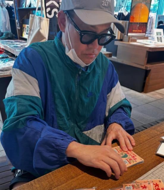 宮川大輔、「代官山蔦屋で吉本ブース出展！」自らお手伝いに駆けつける