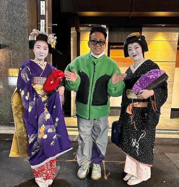 「両手に華」宮川大輔が京都ならではの一枚を披露✨