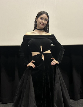 土屋太鳳、映画『八犬伝』公開に感慨と期待！大胆ドレスで魅せる伏姫の意外性