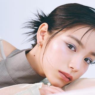 「いつの間にこんなに魅力的な女性に」高校生女優 大人っぽショットにコメント殺到 アンニュイな表情にいいね続々