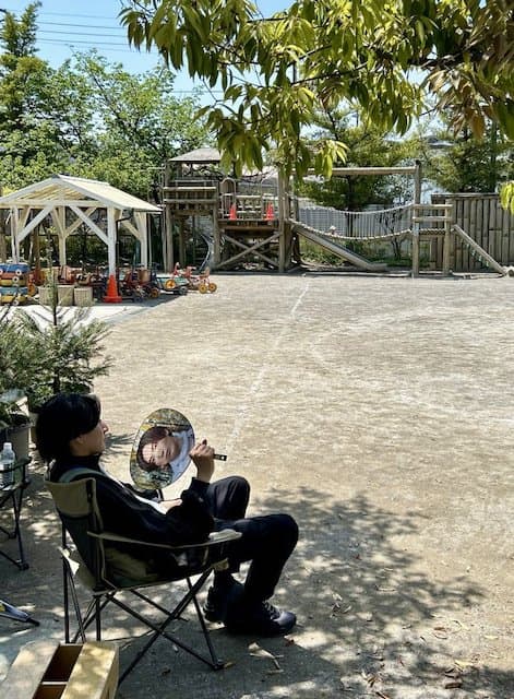 大人気アイドルが自身のグッズを活用！お揃いの声続々