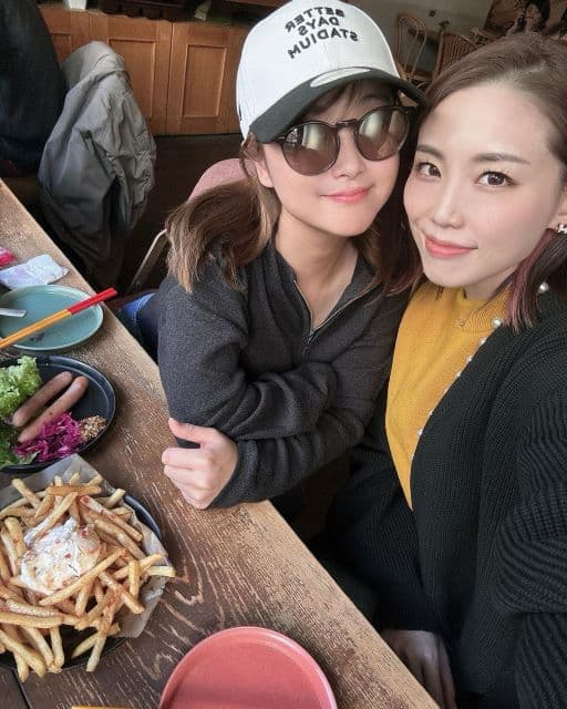 「なーちゃんのまわり可愛い子ばっか」鈴木奈々、地元の友達が美人過ぎると話題に！