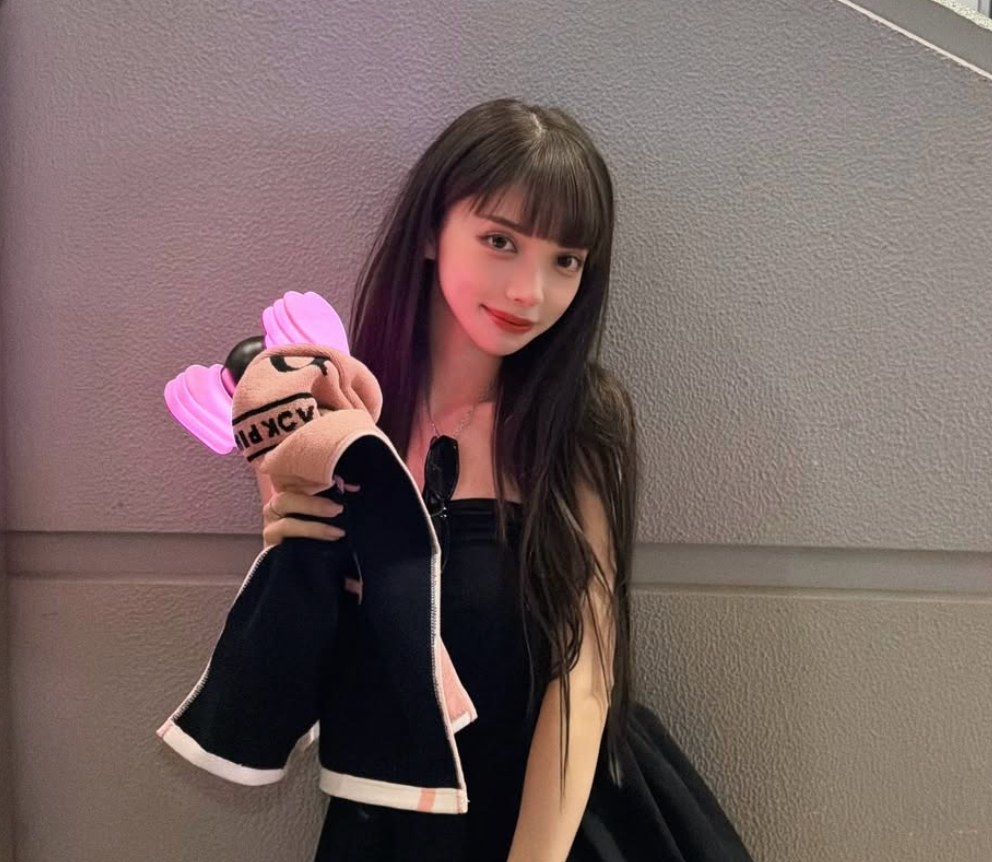 BLACK PINKライブ参戦、渡辺リサがオフショット公開