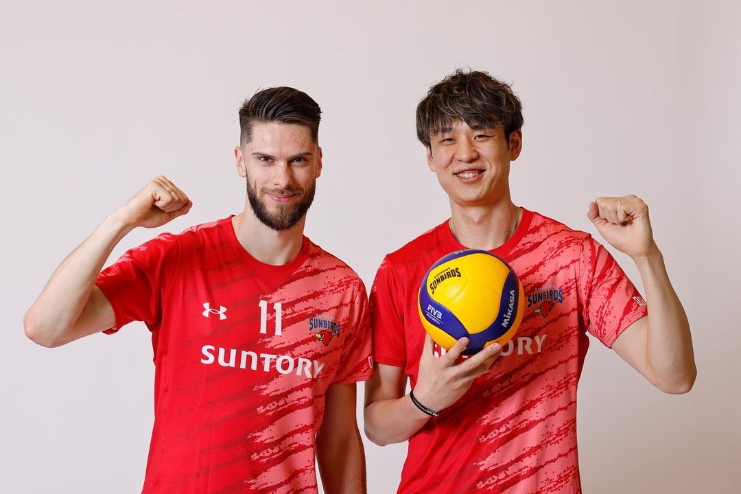 サントリー・小野寺太志が新加入の大物選手と顔合わせにファン歓喜