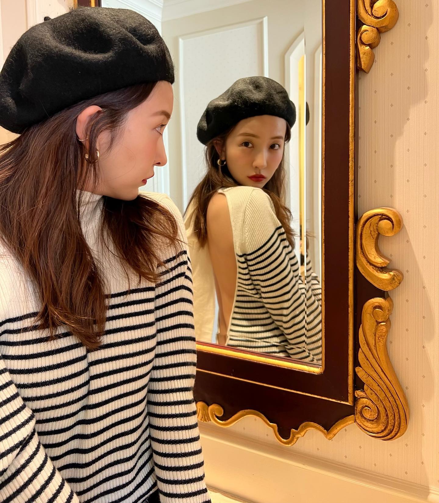 板野友美が背中が大きく開いた大胆ショットを公開😳💓投げかけられた言葉にファン感激😭