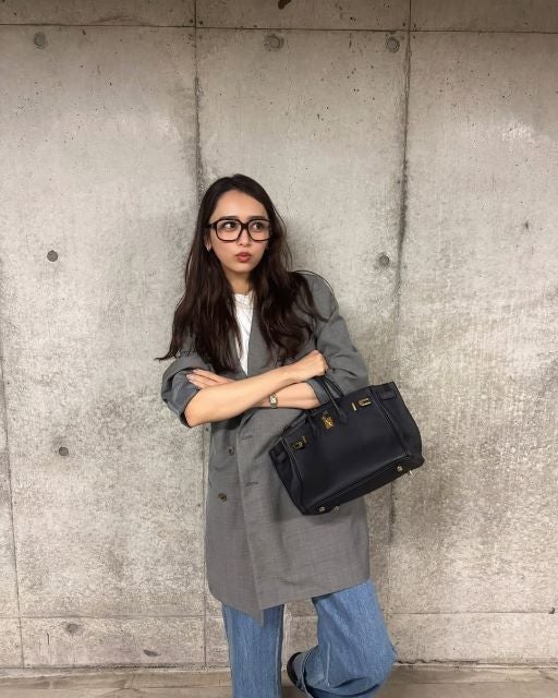 近藤千尋、巻き髪がお気に入り。撮影続きでも魅せる大人カジュアルコーデ