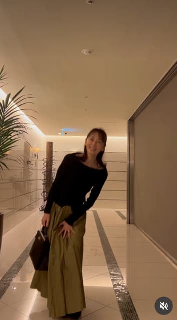 女優・葉月里緒奈、くせ強めなカメラマンとのイチャイチャに「めっちゃ可愛い」