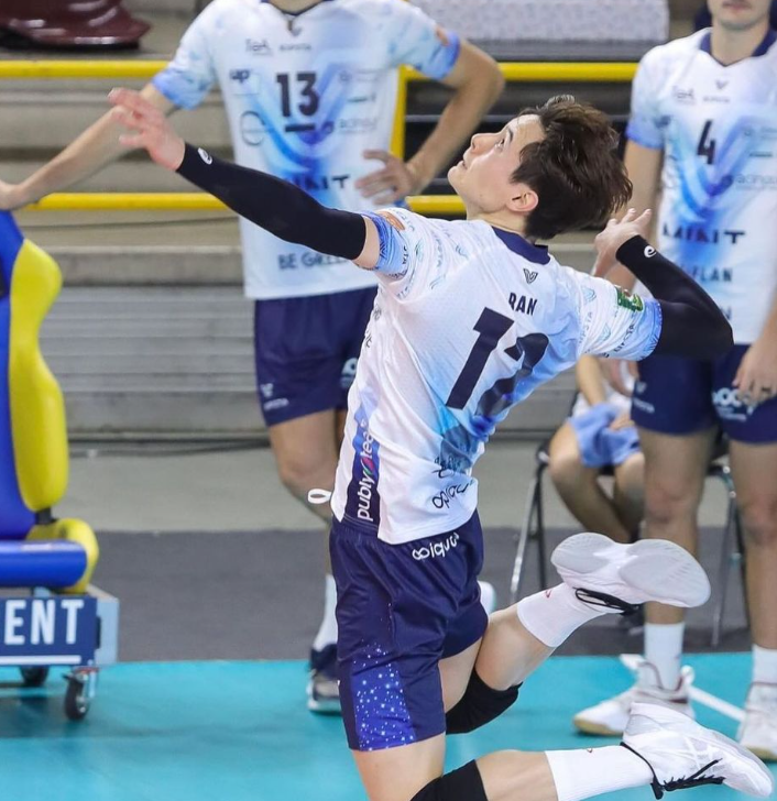 髙橋藍、試合中のオフショットを公開📸世界中から応援コメント続々🌎💭