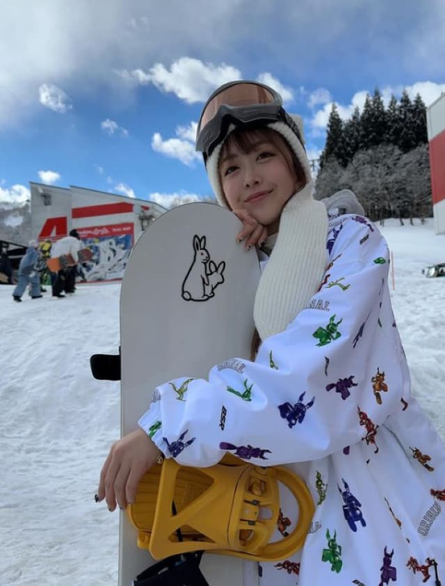 大木美里亜がスノボを満喫「当分筋肉痛で死んでました笑」