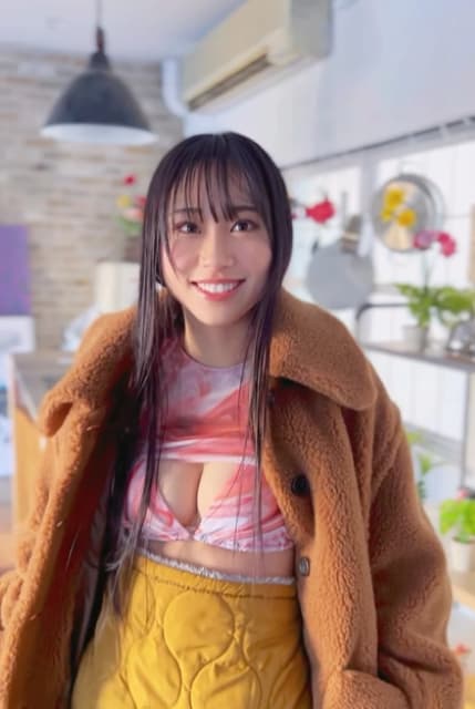 「どんな格好？？」グラビアモデルの真冬ビキニ撮影の裏側公開にファン爆笑