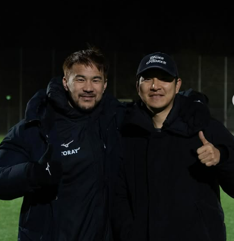 岡崎慎司「本当に嬉しい時間」　国境越えたサッカー談義を報告