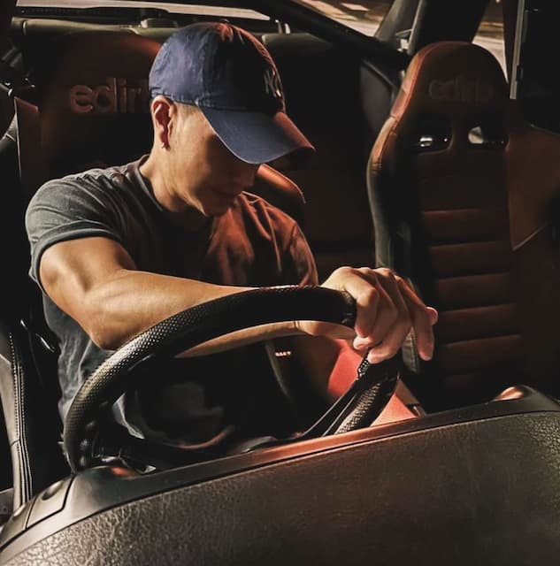 スポーツカーを試乗する市原隼人が「カッコいい」「似合いすぎる！」と話題