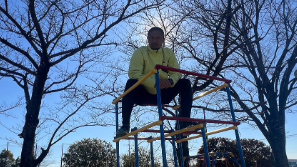 「野人と野生児⁉」坪井慶介、幼稚園でのサッカー教室に登場