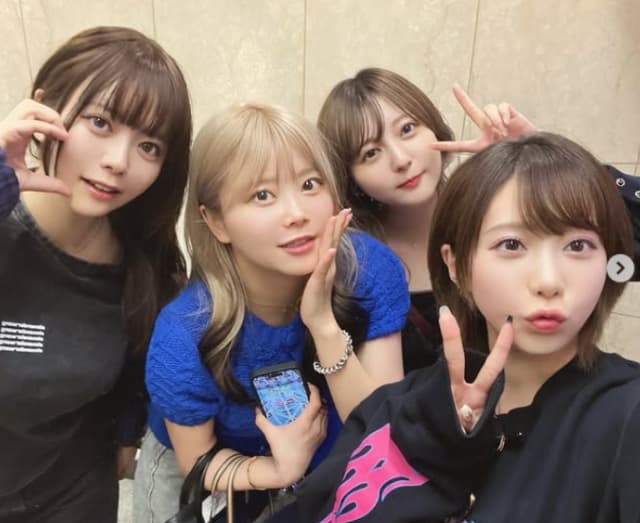 美女4人がそろい踏み！グラドル・東雲うみの最新ショットが「かわいい」「高校生の部活帰りみたい」と話題に！