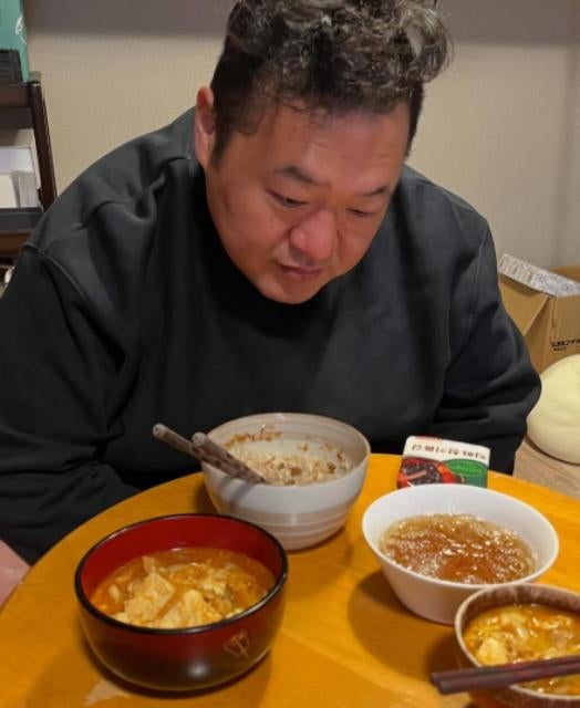 豊ノ島家、まさかの“ちゃぶ台生活”スタート！相撲部屋気分な日常とは？