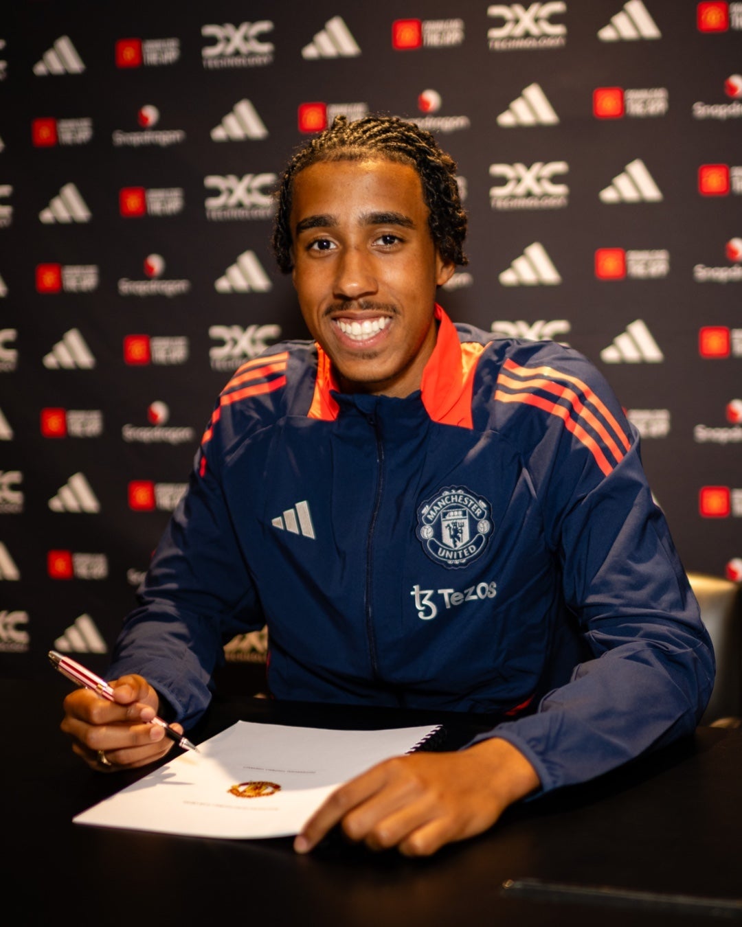 「新しい未来」18歳の若きセンターバックがユナイテッドへ