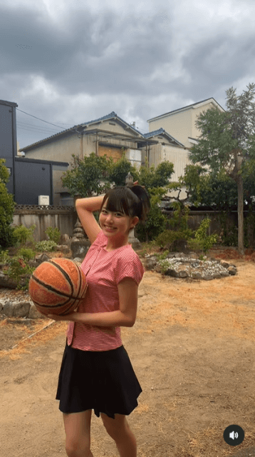 “田舎に帰省した近所のお姉さん”感！？昭和ラブな阪田マリンが激マブ動画公開！