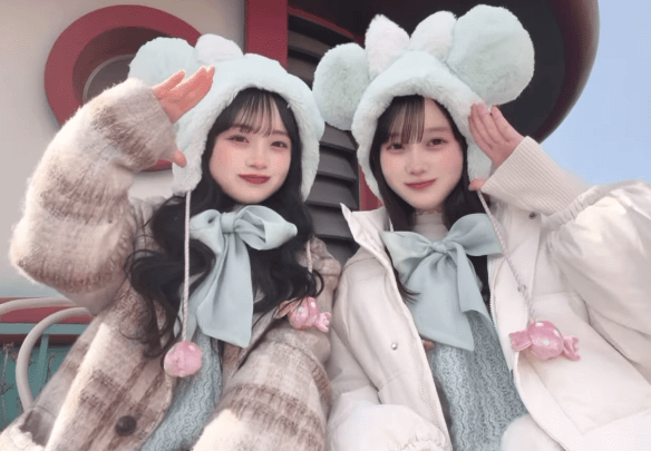 「バブい可愛い」女優＆フィギュアスケートの美女、”エンジェルたちのお戯れ”ムービーにファン夢心地「ふわふわで可愛い」