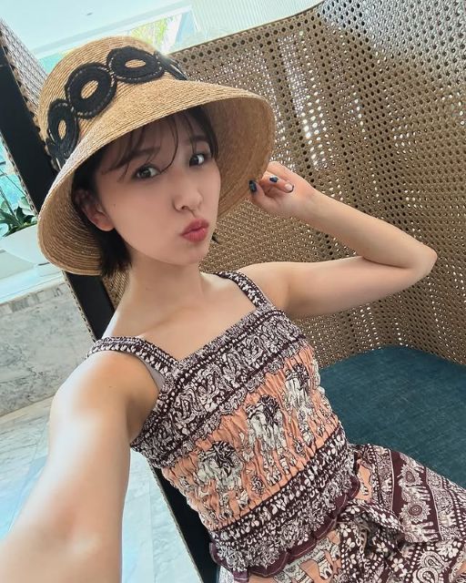 プーケット旅行の玉井詩織、美デコルテ＆ワキ全開な可愛すぎる"夏のお嬢さん"ショットにファンメロメロ⁉