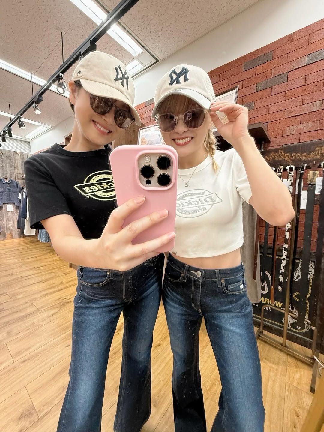 鈴木奈々、女子プロレスラー・なつぽいとペアルックで元カレのことを思い出すエモ体験？！