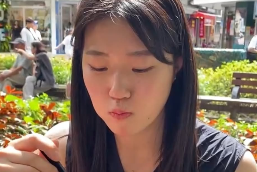 加地春花が台湾で夏スイーツ満喫「好吃」に癒やされる一枚