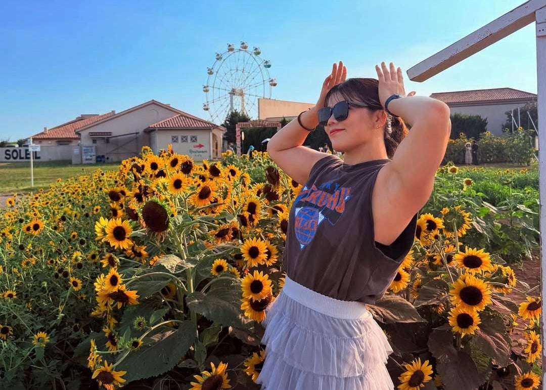 五輪女王の夏笑顔…鏡優翔が魅せた“ひまわり姫”ショット