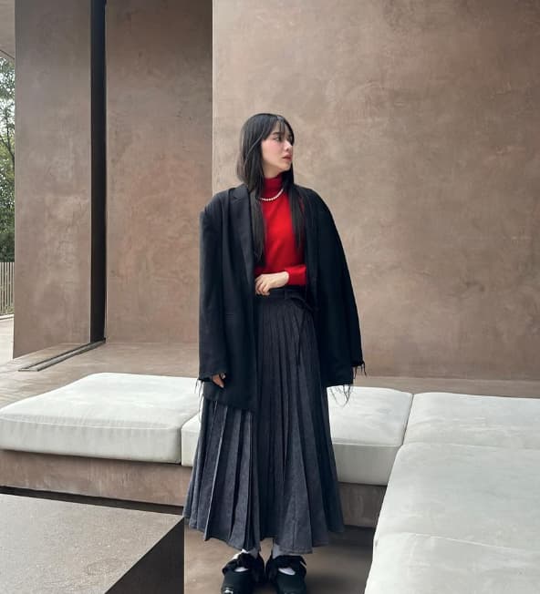 鎮西寿々歌、久々の私服投稿にファンは「着こなし完璧すぎる」
