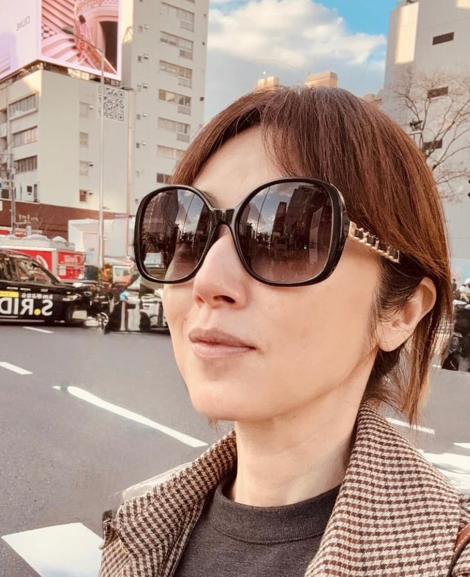 「すれ違ったら3度見する美しさ♡」高岡早紀、すっぴん＆サングラスショットに反響！