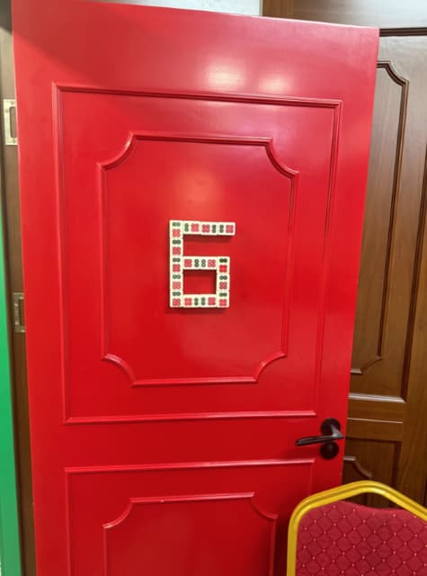 「レストランの部屋番号が麻雀牌でした」部屋番号がまさかの麻雀牌！？女流プロ雀士・岡田紗佳がホテルの部屋を披露