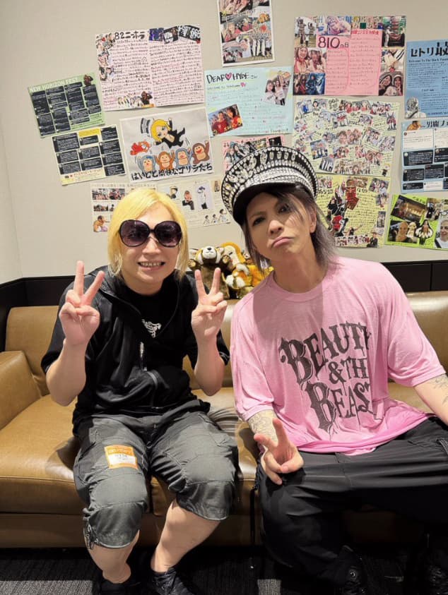 「桁違いのモンスター級のカッコ良さでした…」ゴールデンボンバー・鬼龍院翔がHYDEとのツーショットを披露