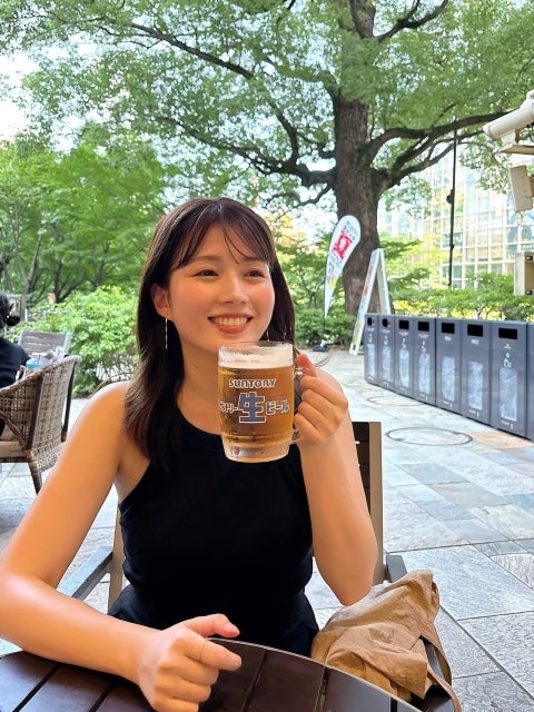 田中萌が見せた「夏フェス×ビール」の至福スマイル。テレビ千鳥愛があふれる休日の一杯