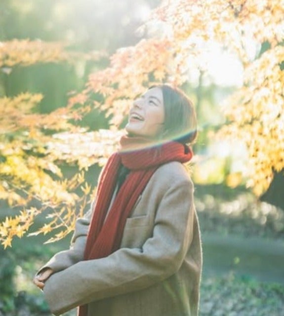 「紅葉がとっても綺麗でお散歩最高！」スザンヌが肥後民家村へお出かけ！