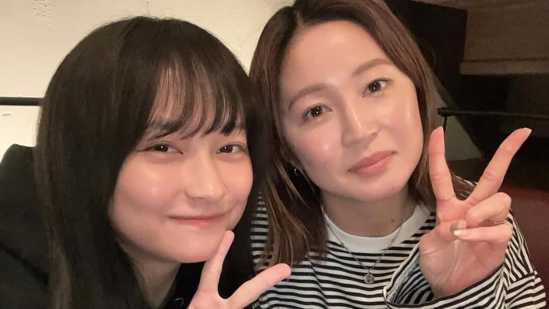 美女が並ぶと破壊力抜群！清水梨紗×影山優佳の仲良しクリスマスショット