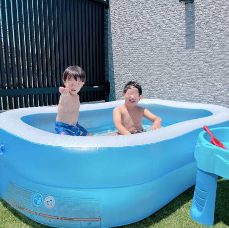 辻希美さんが息子たちと自宅でバカンス気分🎵🌴