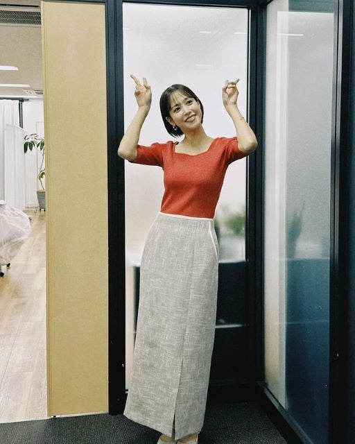 番組宣伝の鷲見玲奈が衣装アップ！いつまでも可愛すぎる笑顔でファン魅了！