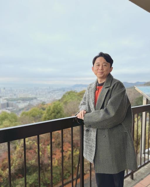 有吉弘行がユーモアを交えた「おばショット」を披露