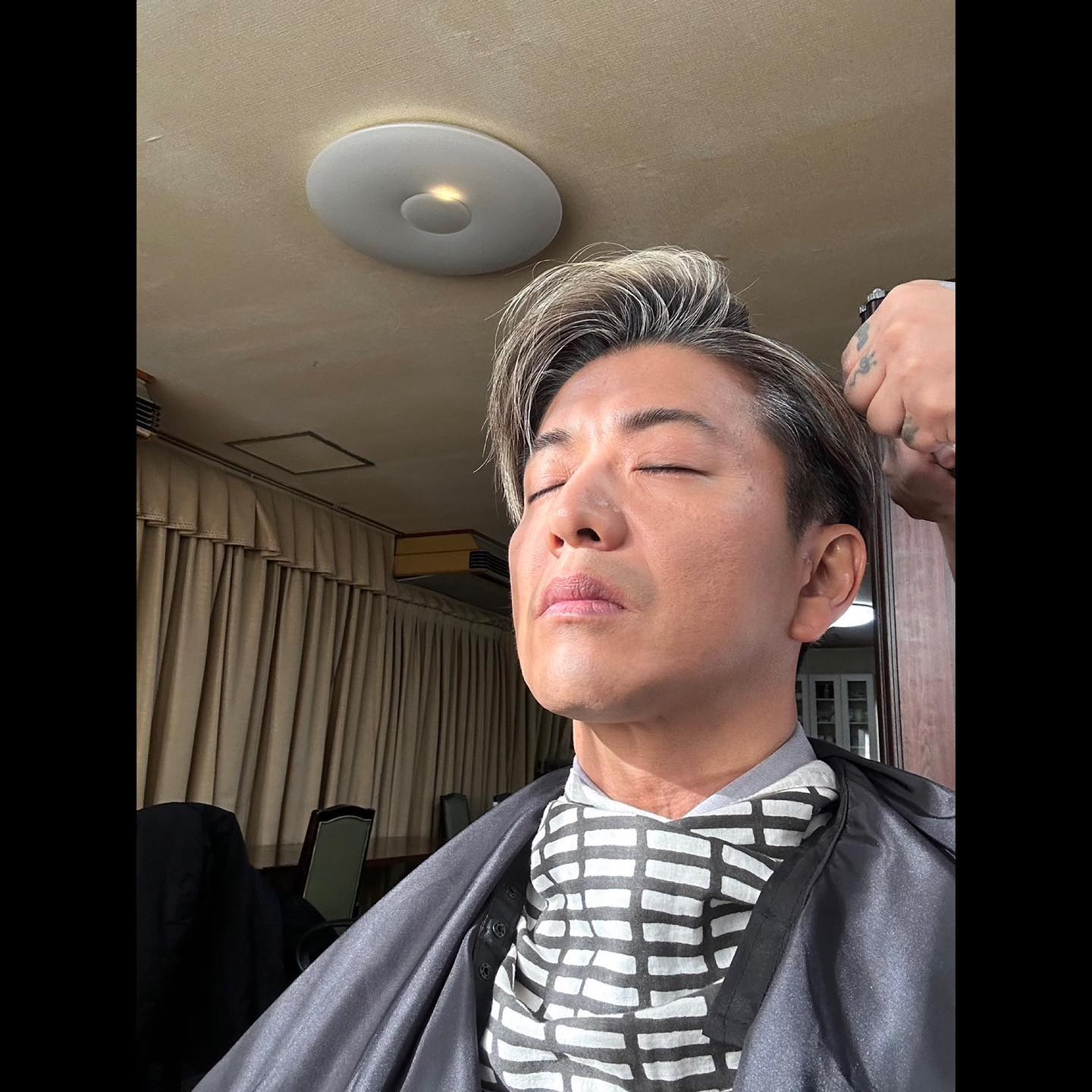 木村拓哉 「変身中❕」スタイリングの様子が話題に