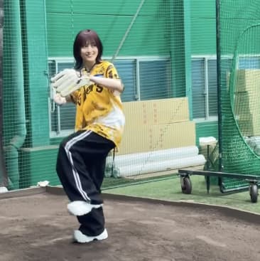 山本彩が始球式前の練習風景を公開！本番大成功の舞台裏が「かわいい！」と話題に
